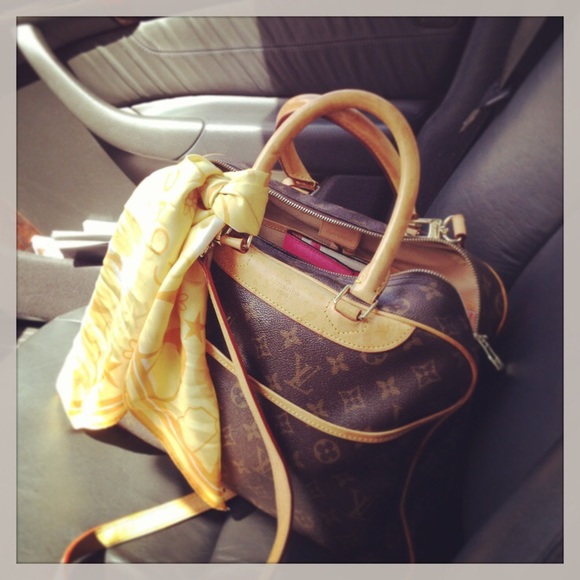 Meet your Posher, Jules Luxe - Picture 2 of 9